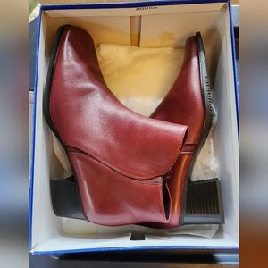 White Mountain Maroon Magna Ankle Booties Womens Size 8.5